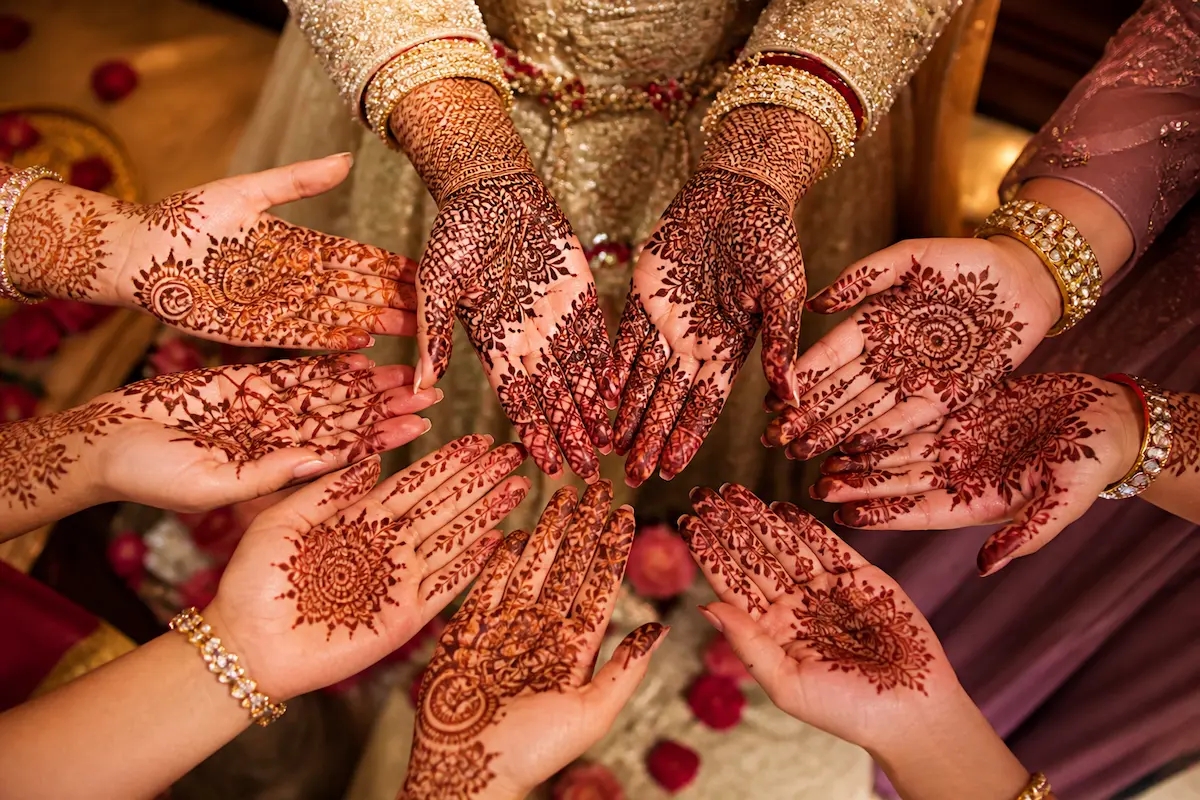 diseños de henna para bodas en Guadalajara manos mehndi invitadas